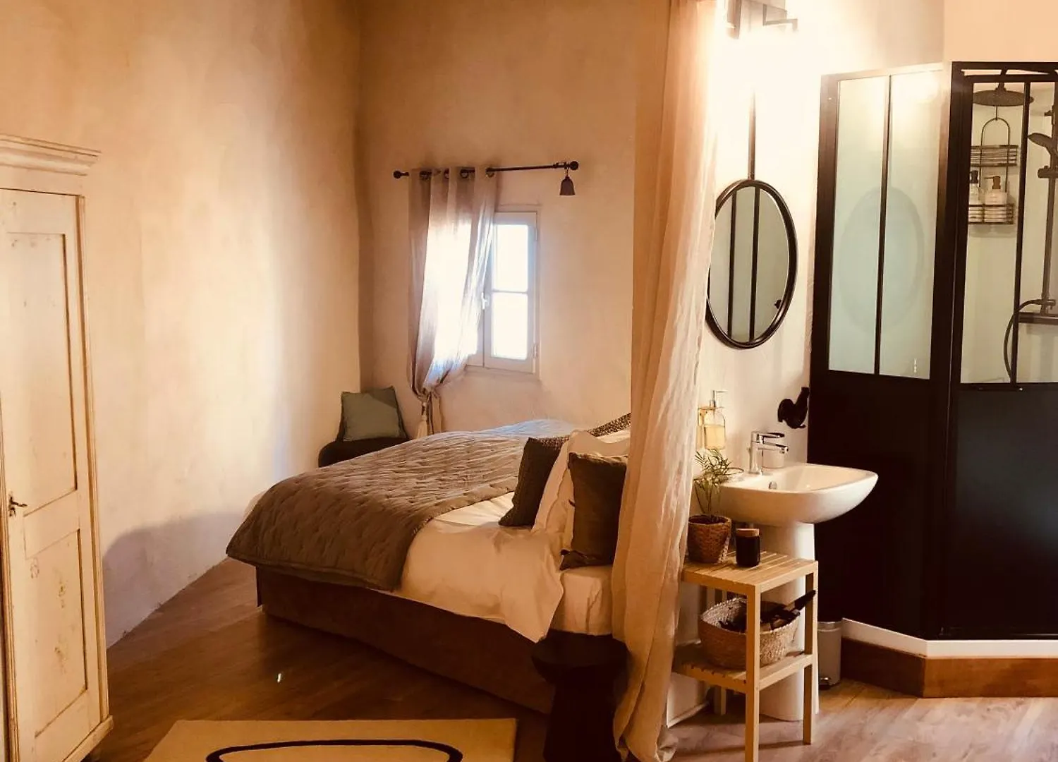 La Chapelle Sur La Sorgue Bed & Breakfast L'Isle-sur-la-Sorgue France